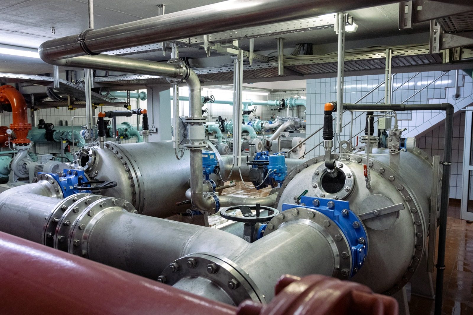 Mikrosiebanlage mit Filtergehäusen im Trinkwasserwerk